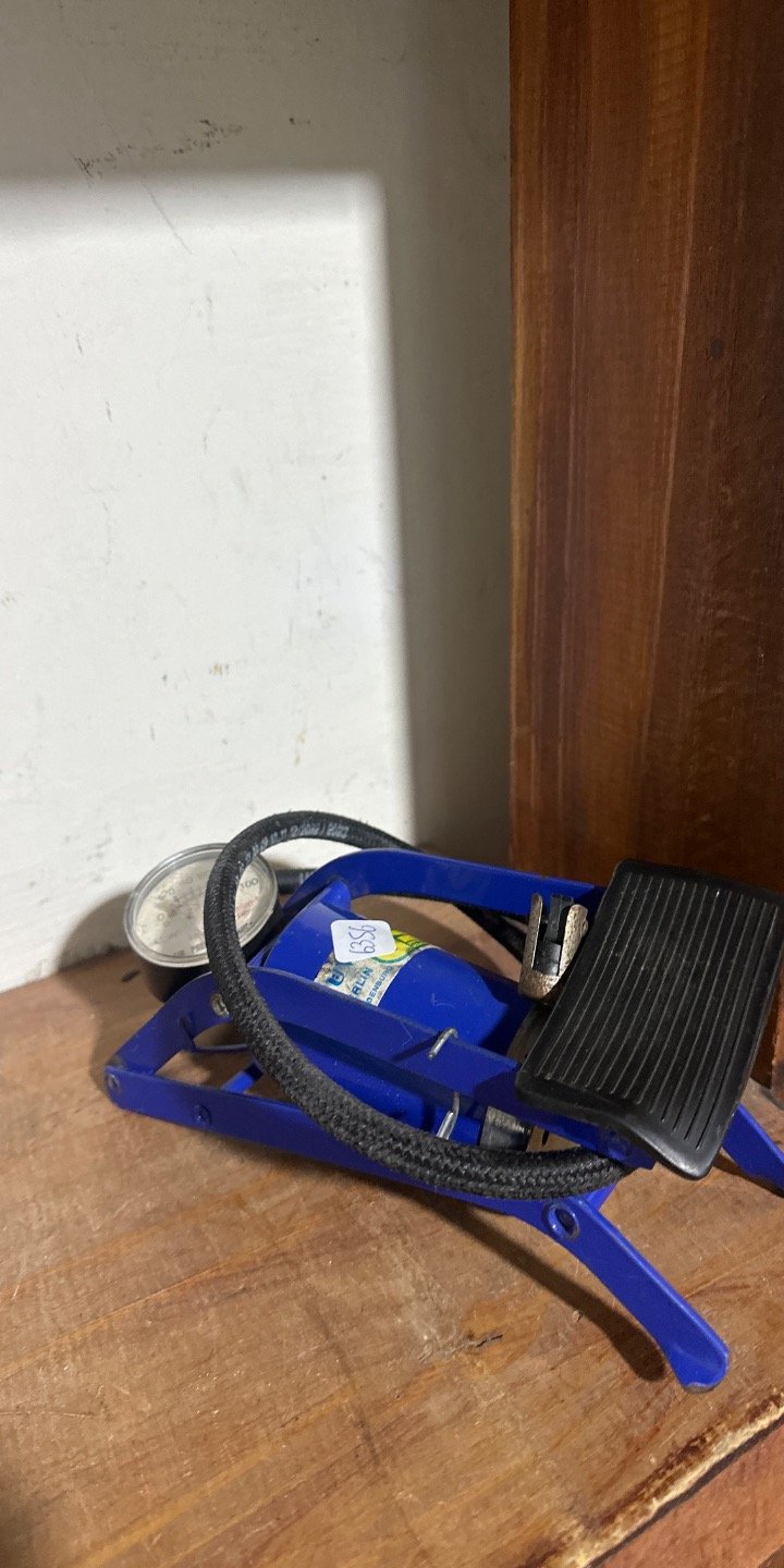 Inflador de Pie Azul con Manómetro