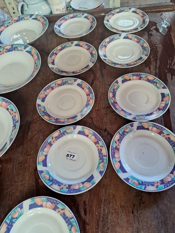 Juego de platos y platillos cerámicos con patrón floral - imagen 3