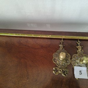 Toallero de Bronce con Detalle Ornamental - imagen 3