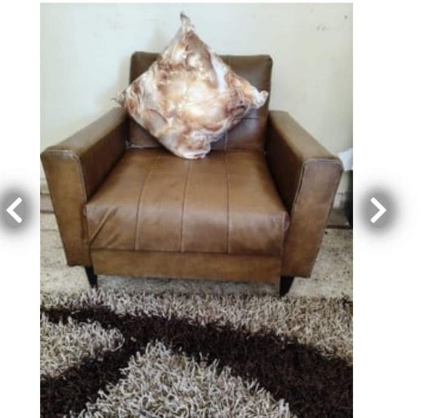 Sillón Individual de Cuero Marrón con Almohadón