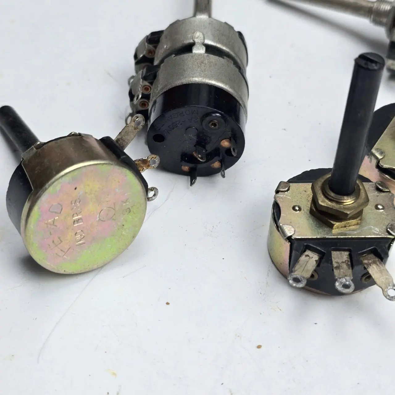 Item lote-21-reostatos-varios - Image 2