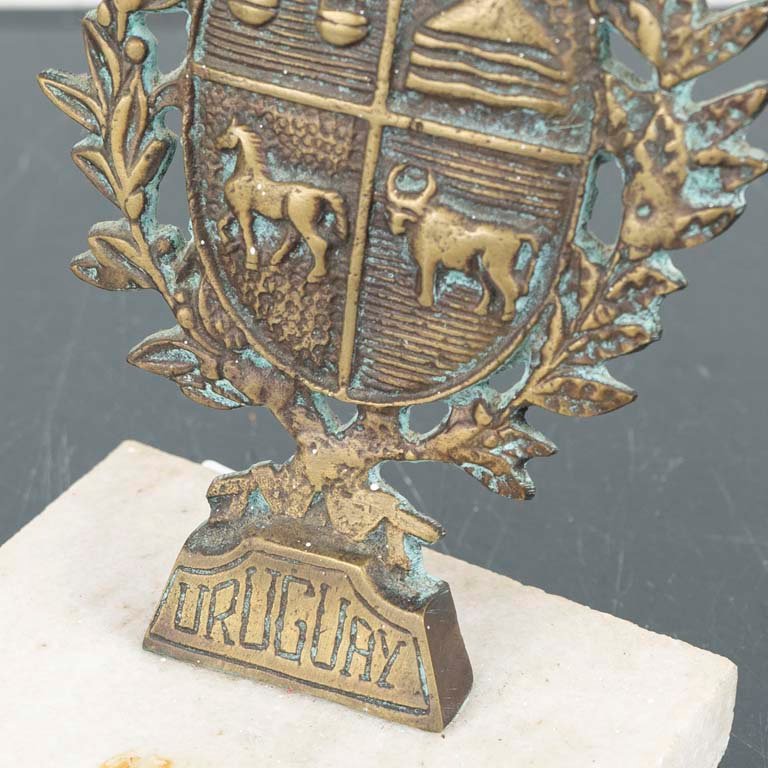 Escudo de bronce de Uruguay con base de granito - imagen 2