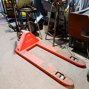 Paletera Hidráulica Roja Hanjack 2500kg - imagen 2