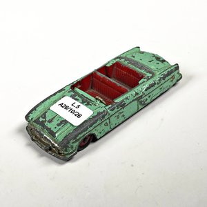 Dos autos de metal Dinky Toys ingleses: Furgón azul y Packard verde - imagen 3