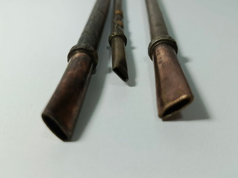 Tres antiguas bombillas en plata y oro - imagen 3