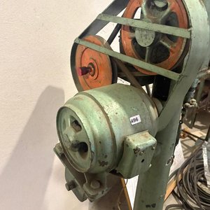 Lote siguiente: Máquina de Recortar Suelas Industrial Antigua