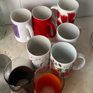 Lote anterior: Juego de 7 Tazas de Cerámica con Diseños Variados