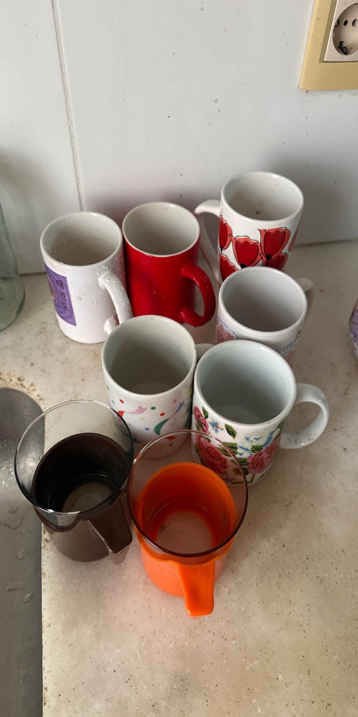 Juego de 7 Tazas de Cerámica con Diseños Variados