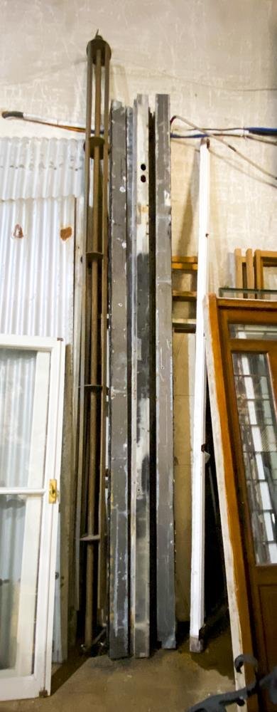Seis Perfiles Metálicos de Construcción