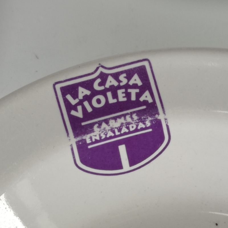 Platos de porcelana Olmos con logo de La Casa Violeta - imagen 2
