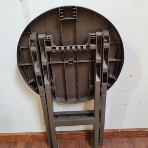 Mesa Auxiliar Plegable Redonda Marrón para Exterior - imagen 4