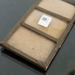 Portarretratos de Bronce con Marco Decorado - imagen 2