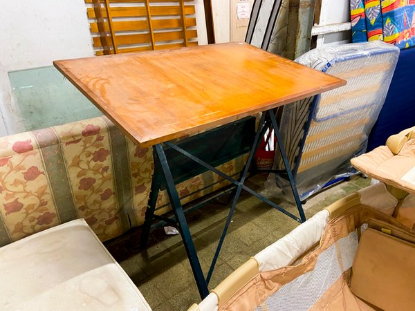 Mesa de Dibujo o Trabajo Antigua con Estructura Metálica