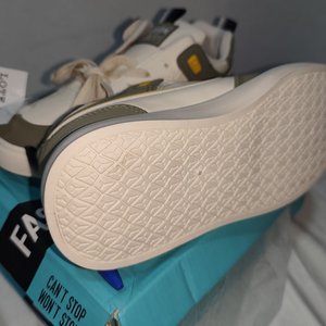 Zapatillas Deportivas Unisex Eco Cuero Náutico Verde y Beige Talle 40 - imagen 3