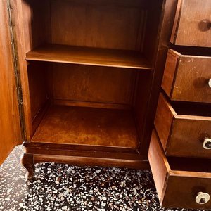 Bargueno de madera con 2 puertas, 4 cajones y tapa de vidrio - imagen 8