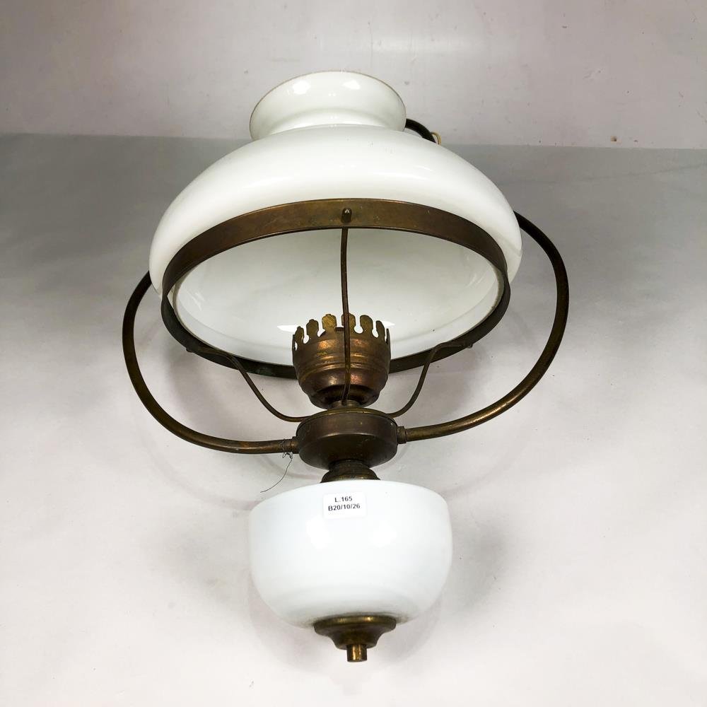 Colgante de Vidrio Opalino y Metal Bronceado Estilo Vintage