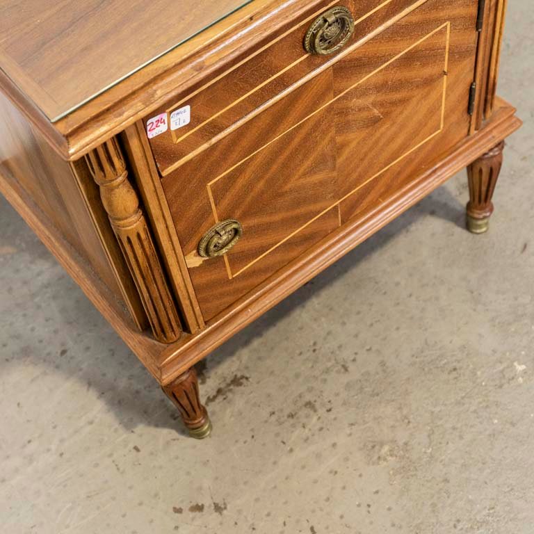 Mesa de luz inglesa con cajón y puerta - imagen 2
