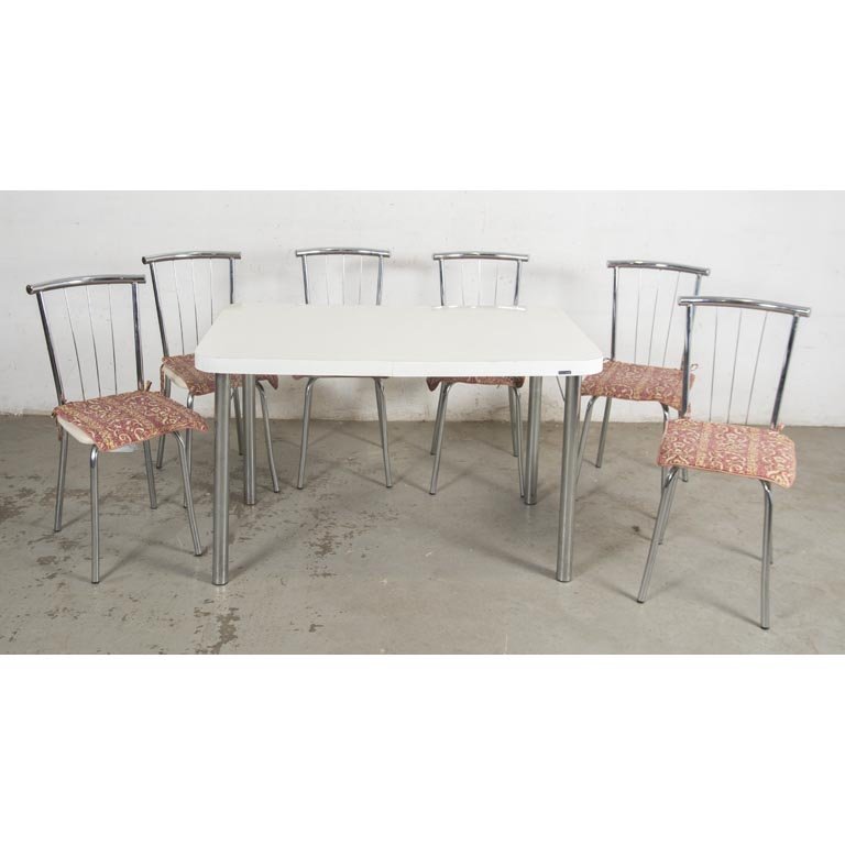 Mesa de Comedor Carraro con 6 Sillas Cromadas y Tapizado