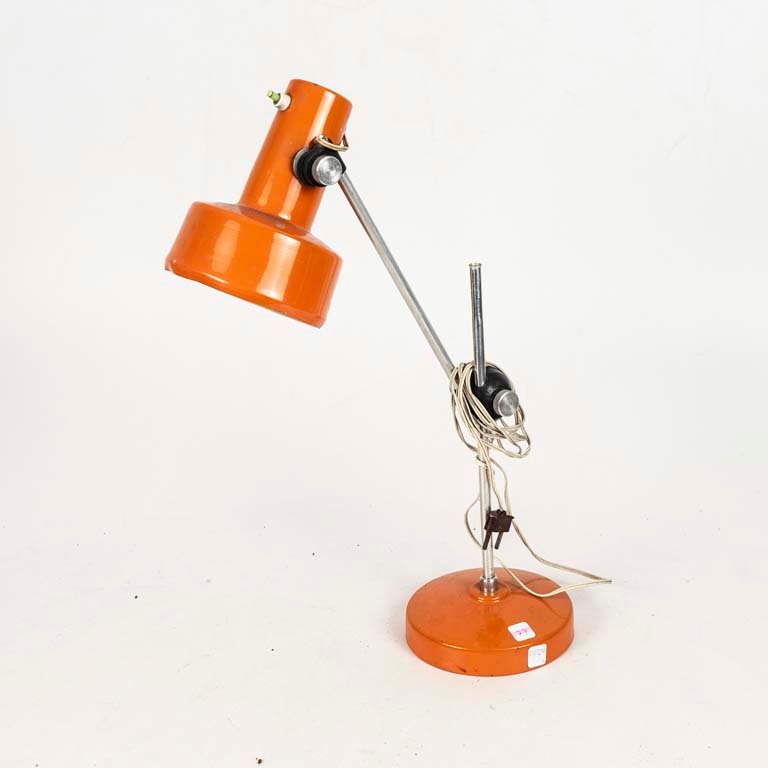 Lote siguiente: Lámpara de mesa de chapa color naranja años 60