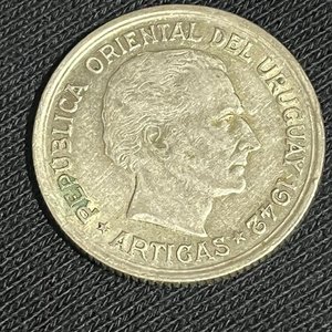Lote siguiente: Moneda de 1 Peso Uruguay 1942 de Plata - Puma