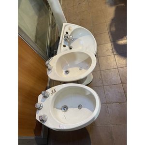 Lote de 2 Bidets con Pileta de Loza Blanca y Grifería Completa - imagen 2