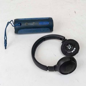 Parlante Portátil JBL Flip 4 y Auriculares JBL Negros - imagen 2