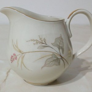 Lote anterior: Lechera de Porcelana Fina Edelstein Bavaria Alemana con Diseño Botánico Dorado