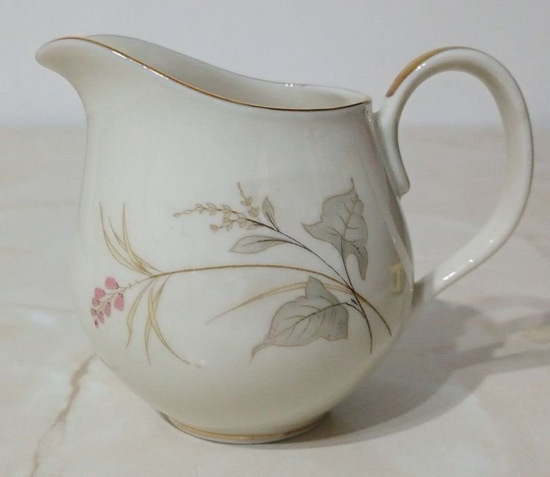 Lechera de Porcelana Fina Edelstein Bavaria Alemana con Diseño Botánico Dorado