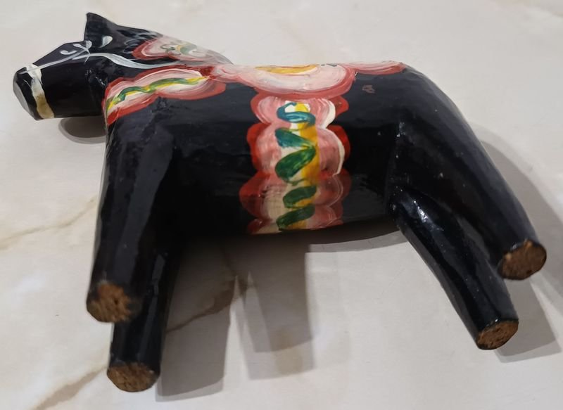 Caballo de Dala (Dalahäst) negro, pintado a mano. Origen SUECIA. Super coleccionable - imagen 6