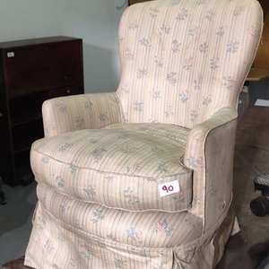 Sillón de Estilo Clásico con Tapizado Floral - imagen 1