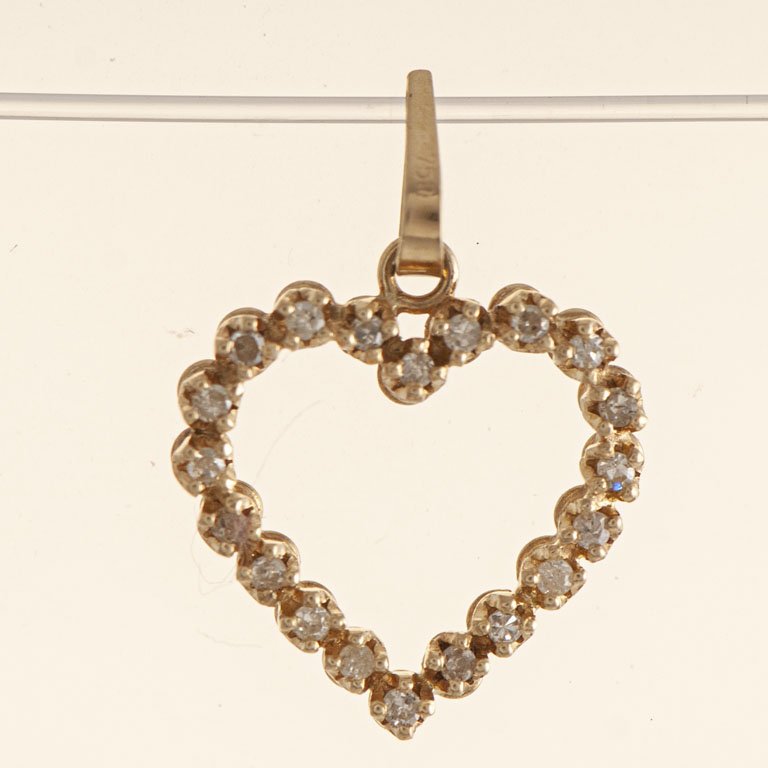 Colgante de Oro con Corazón y Brillantes