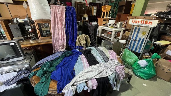 Lote Variado de Ropa y Accesorios de Moda - imagen 1