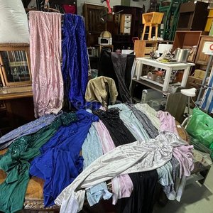 Lote siguiente: Lote Variado de Ropa y Accesorios de Moda