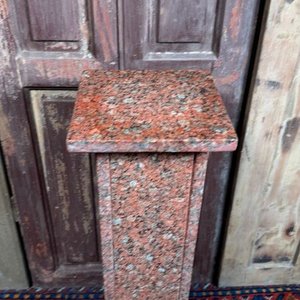 Pedestal de Granito Rosa y Negro - imagen 2