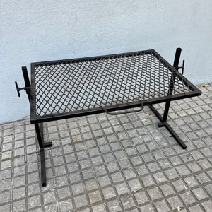Lote siguiente: Parrilla Plegable de Hierro con Patas Regulables