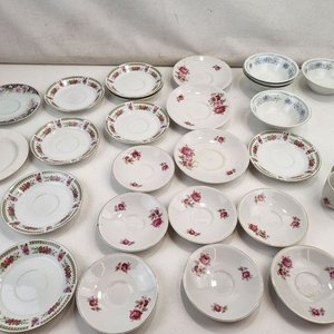 Lote de Vajilla Surtida "Olmos" Porcelana Uruguaya y "Made in China" con Decoración Floral - imagen 2