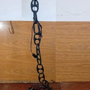 Lote siguiente: Lámpara de Pie Artesanal con Cadena de Barco, Hierro Negro