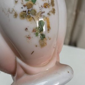 Antigua Botella de Opalina Rosa con Flores y Tapa - imagen 6