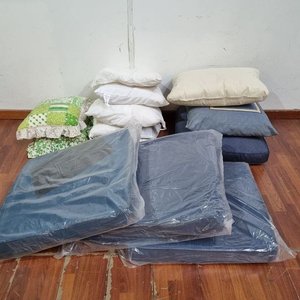 Lote anterior: Lote de 13 Almohadones y Almohadas en Varios Colores