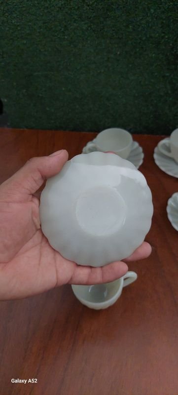 Tazas y platillo de porcelana blanca - imagen 7