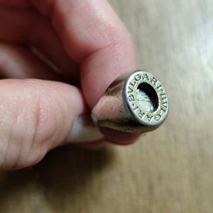 Anillo Bulgari de Plata con Inscripción, Falta Piedra Central - imagen 2