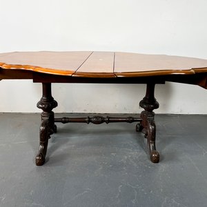 Lote siguiente: Mesa Plegable Victoriana Tablero Ondulado Raíz y Caoba