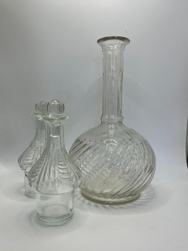 Botellas de vidrio con especieros - imagen 1