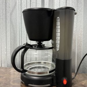 Cafetera Eléctrica Punktal Línea Deco Gris y Negro - imagen 1