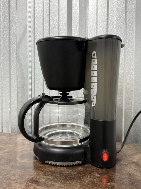 Cafetera Eléctrica Punktal Línea Deco Gris y Negro