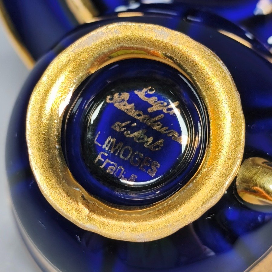 Dúo de taza y plato en porcelana francesa 'Limoges' azul cobalto decorado con diseños dorados - imagen 8