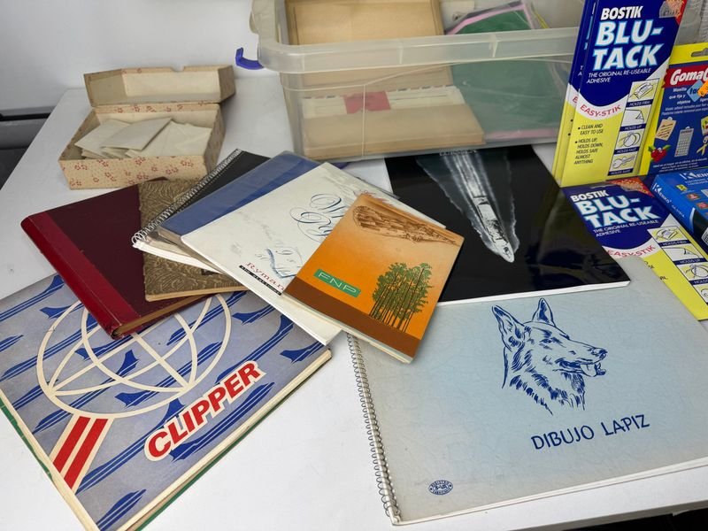 Lote de papelería y artículos escolares en excelente estado - imagen 8