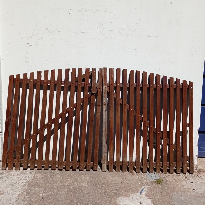 Portón de dos hojas en madera dura para venta - imagen 7