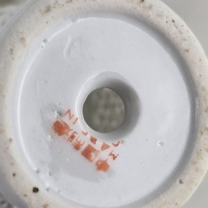 Lote de 6 jarrones decorativos de cerámica y porcelana con diseños florales y detalles dorados - imagen 6