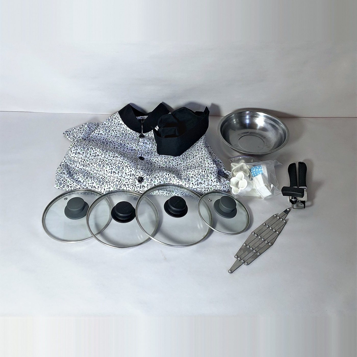 Lote de Utensilios de Cocina: Chaqueta de Chef, Bol Metálico y Accesorios